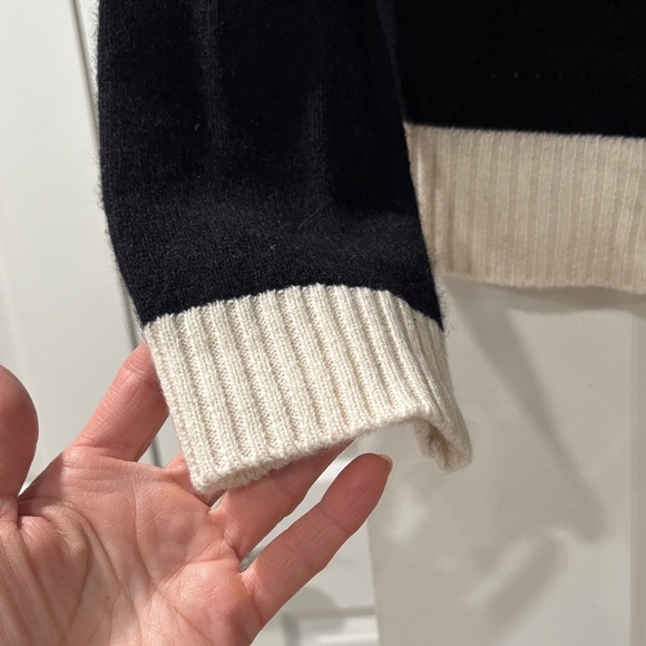 Bloomingdale's Cashmere Black and Cream Cardigan - Picture 7 of 11